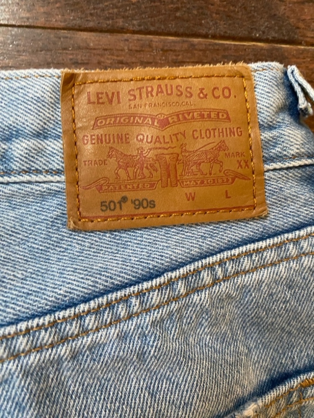Levi's 501 90s Size 27 Medium Blue distressed straight leg jeans - Picture 8 of 12